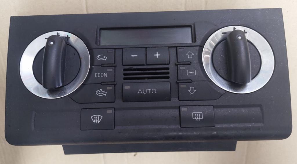 Audi A3 8P 2003-2012 hatchback 1.9 TDI diesel MT 77 kW 2006  Panel kúrenia/klimatizácie 8P0820043