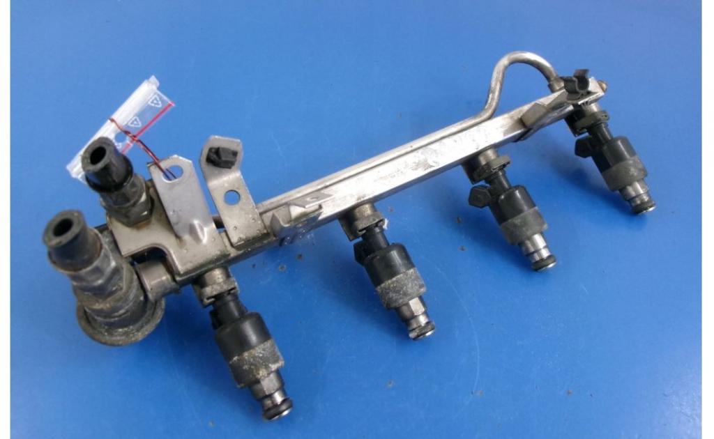 Opel Tigra B 2004-2009 1.4 16v petrol MT 66 kW 2007  Vstrekovacia lišta 17089276