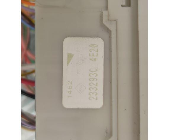 Renault Modus hatchback 1.5 DCI diesel MT 63 kW 2007  Poistková skrinka 233293C