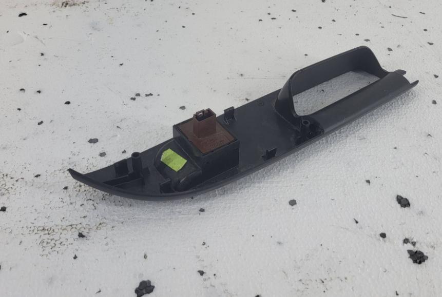 Skoda Octavia II 2004-2013 hatchback 1.6 SR petrol MT 75 kW 2008  Prepínač ovládania okna predný ľavý 1Z1867171A