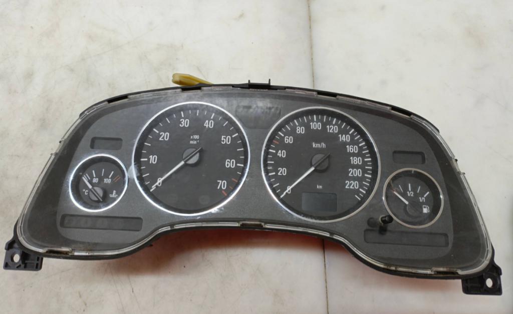 Opel Astra II 1998-2009 hatchback Prístrojová doska 96251051 24451495TK