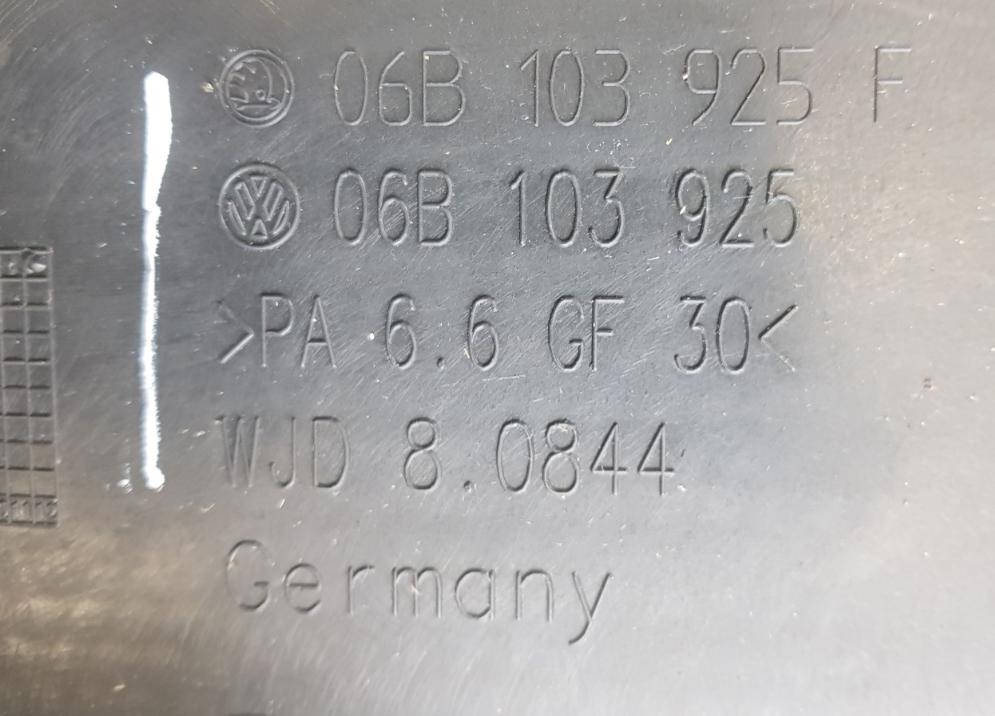 Volkswagen Passat B5 1995-2005 sedan 2.0 8v petrol MT 85 kW 2002  Kryt motora horný 06B103925F 06B103925