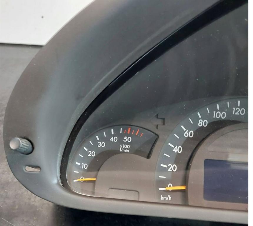Mercedes C W203 2000-2007 sedan 2.2 CDI diesel AT 105 kW 2001  Prístrojová doska A2035401347