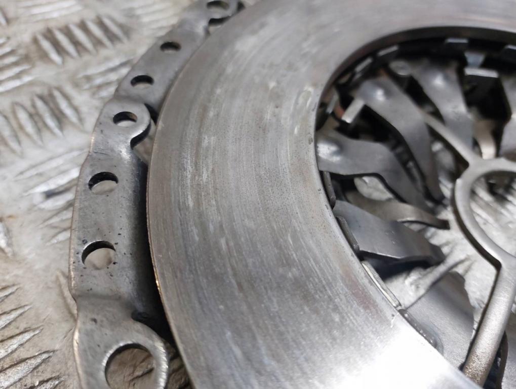 Audi A6 C6 2004-2011 combi 2.0 TDI diesel MT 100 kW 2006  Spojková sada 415024410 03G141031H