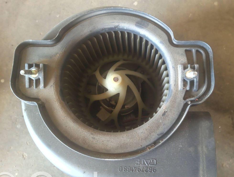 Citroen Saxo hatchback 1.1 8v petrol MT 44 kW 2002  Radiátor kúrenia 9627941680