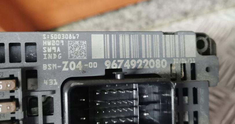 Peugeot 508 2010-2018 sedan 1.6 HDI diesel AT 88 kW 2017  Poistková skrinka 9674922080