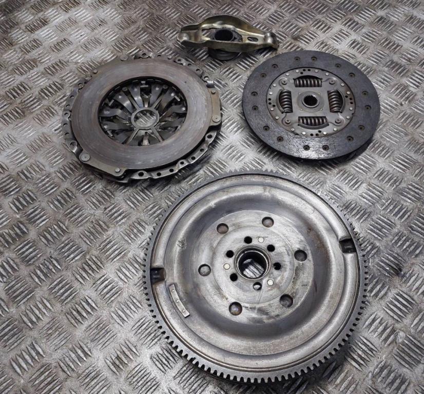 Audi A6 C6 2004-2011 combi 2.0 TDI diesel MT 100 kW 2006  Spojková sada 415024410 03G141031H