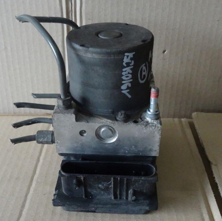 Toyota Auris I 2006-2013 hatchback 1.4 D4D diesel MT 66 kW 2008  Pumpa ABS 0265800827