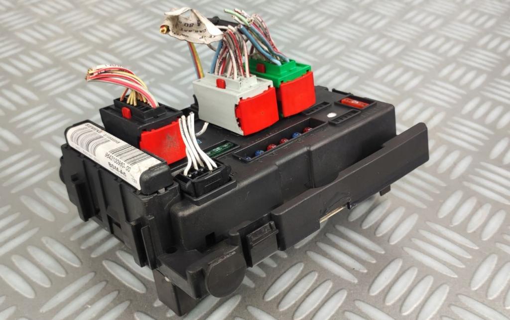 Citroen C5 I 2001-2008 hatchback 2.0 16v petrol MT 103 kW 2002  Poistková skrinka 9643100980