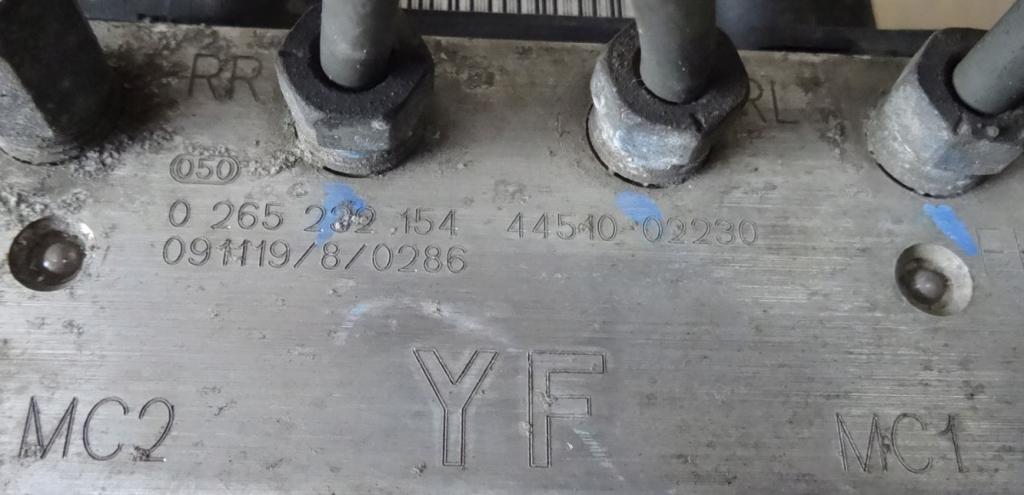 Toyota Auris I 2006-2013 hatchback 1.4 D4D diesel MT 66 kW 2008  Pumpa ABS 0265800827