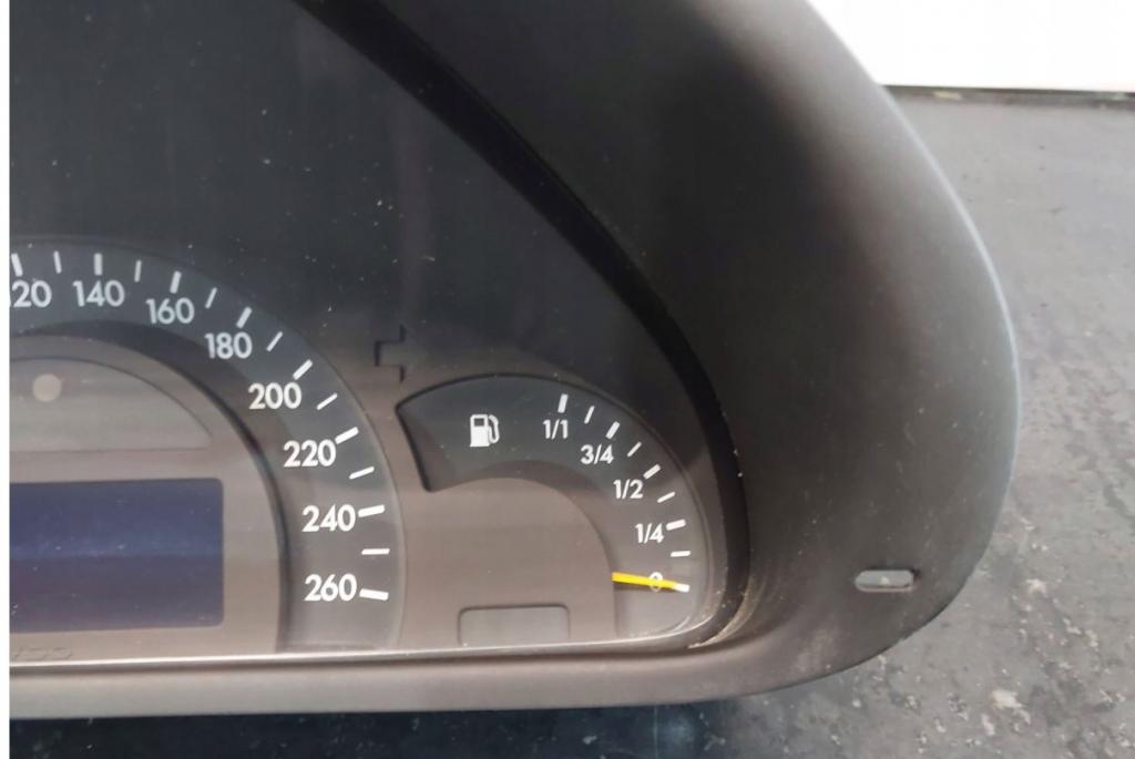 Mercedes C W203 2000-2007 sedan 2.2 CDI diesel AT 105 kW 2001  Prístrojová doska A2035401347