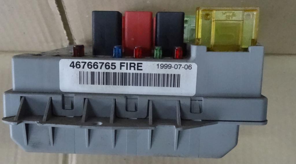 Fiat Punto II 1999-2010 hatchback 1.2 8v petrol MT 44 kW 2006  Riadiaca jednotka motora (štartovací komplet) IAW59FM2 46760606 46766765