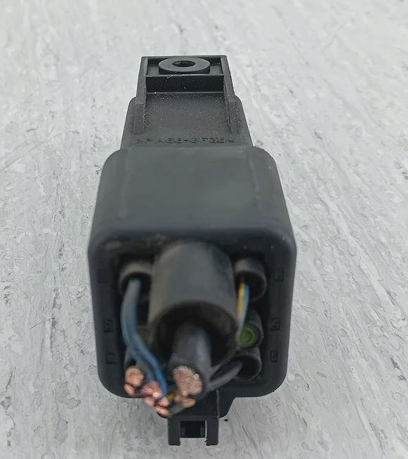 Honda Fr-v hatchback 2.2 I-CTDI diesel 103 kW 2007  Relé 0281003030