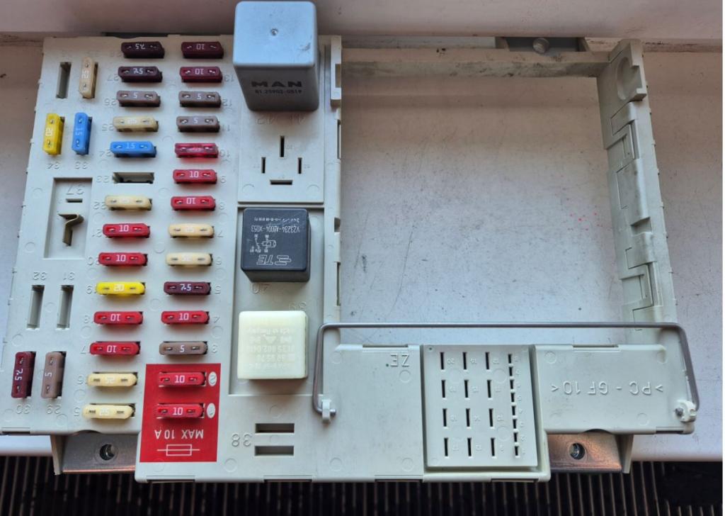 MAN TGL II 2020-   Poistková skrinka 81254446074