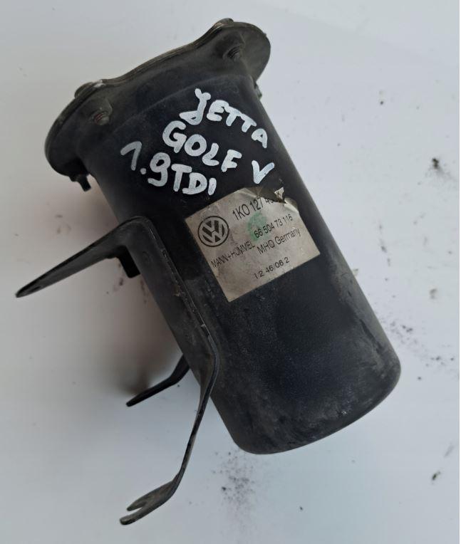 Volkswagen Golf V 2003-2009 hatchback 1.9 TDI diesel MT 77 kW 2003  Obal palivového filtra 1K0127400K