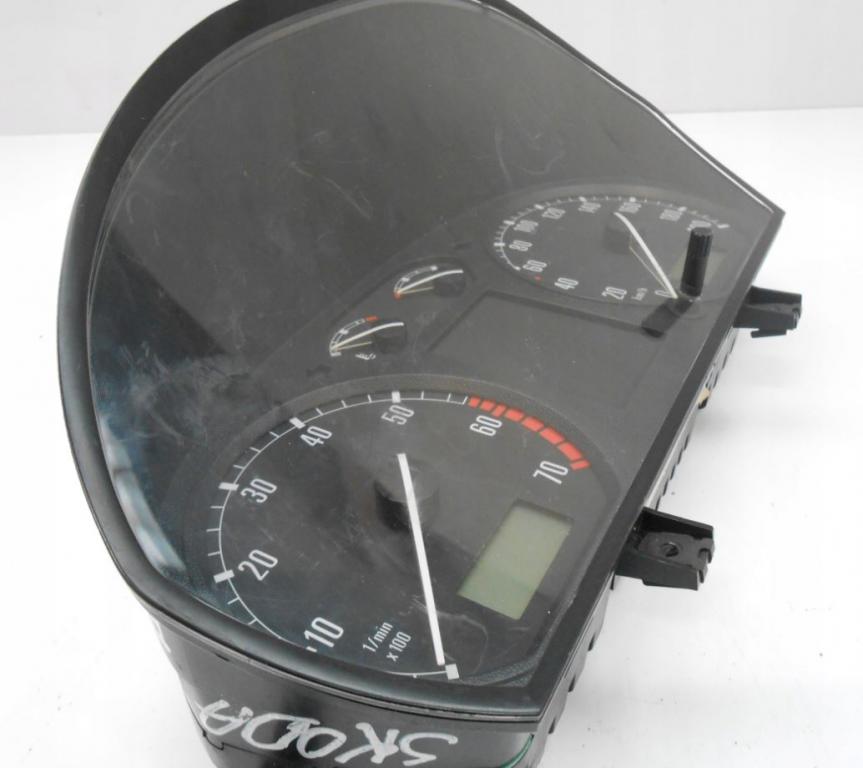 Skoda Fabia I 1999-2007 hatchback 1.4 petrol MT 44 kW 2002  Prístrojová doska 6Y1919860C