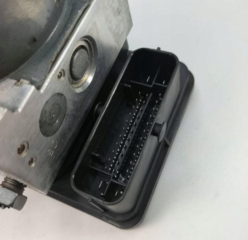 Ford Fiesta Mk7 2008-2017 hatchback 1.2 16v petrol MT 60 kW 2009  Pumpa ABS D1B12C405AC D1B12C013BA