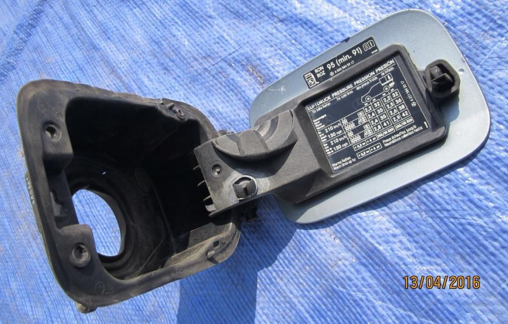 Mercedes S W221 2005-2013 sedan 3.0 CDI diesel AT 155 kW 2006  Dvierka nádrže paliva 2216300067