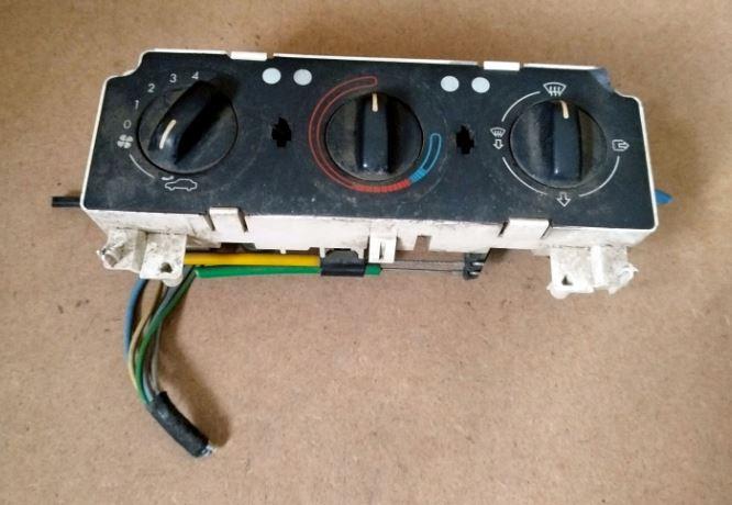 Peugeot 306 sedan 1.4 petrol MT 65 kW 2000  Panel kúrenia/klimatizácie