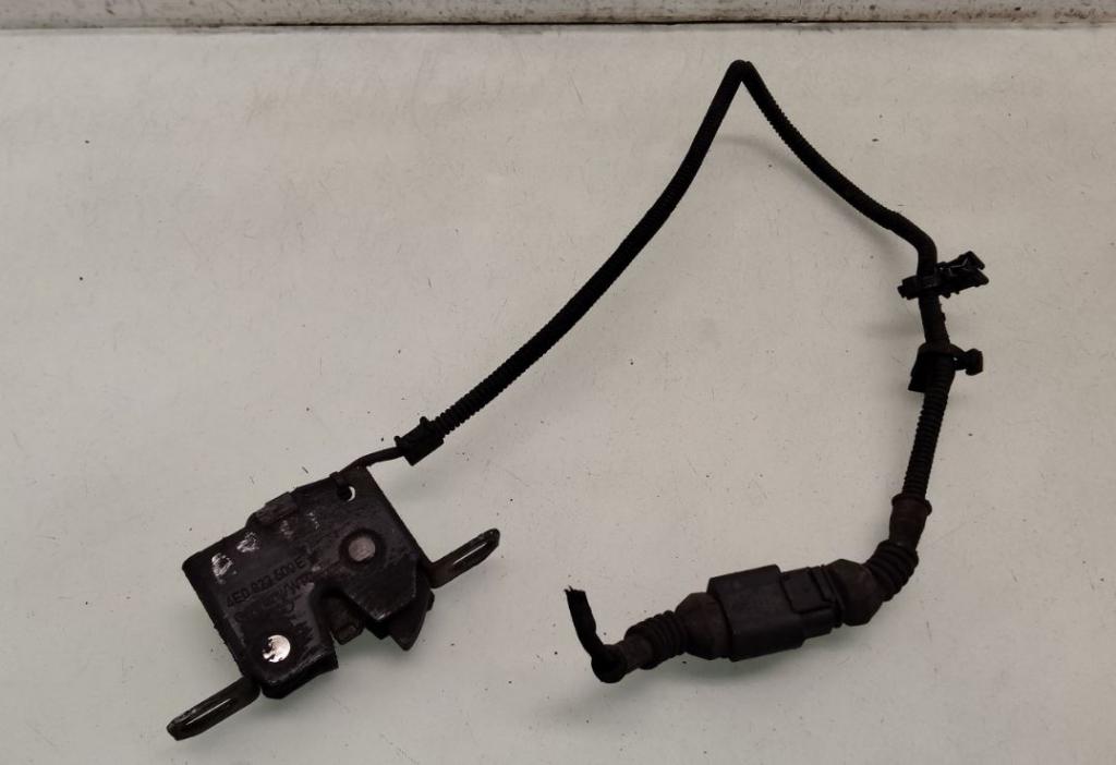 Audi A8 D3 2002-2009 sedan 3.0 TDI diesel AT 171 kW 2004  Zámok prednej kapoty 4E0823509E