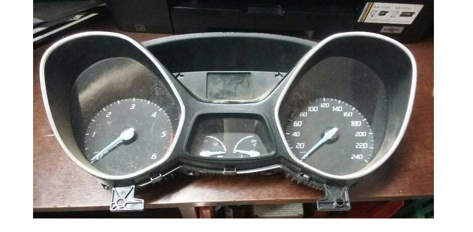 Ford Focus Mk3 2010-2018 sedan 1.6 TDCI diesel MT 70 kW 2011  Prístrojová doska BM5T-10849-CM