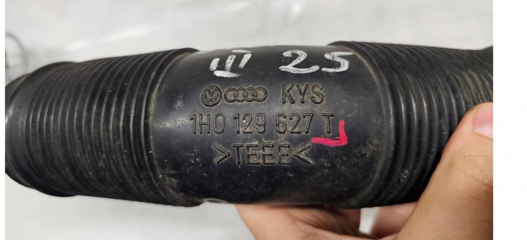 Volkswagen Golf III 1991-1998 hatchback 1.6 petrol MT 55 kW 1996  Hadica chladenia vzduchu 1H0129627T