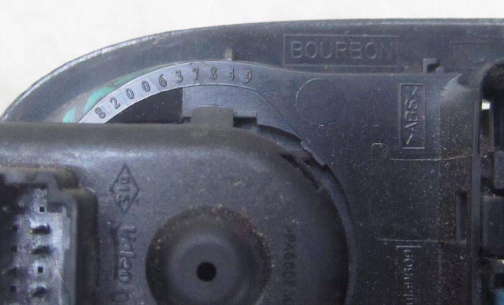 Renault Master III 2010-2019 hatchback 2.3 DCI diesel MT 74 kW 2014  Prepínač ovládania okna predný ľavý 8200002442B