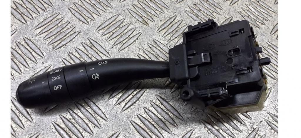 Kia Ceed I 2006-2012 hatchback 1.6 CRDI diesel MT 66 kW 2007  Prepínacie páčky pod volantom 93410-1H100