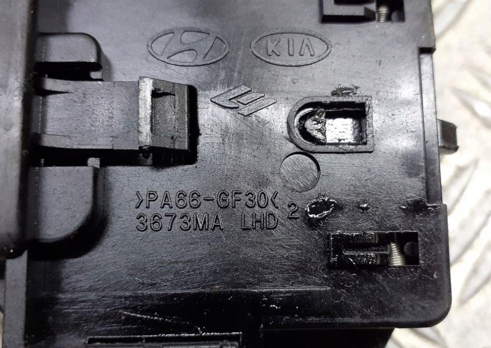 Kia Ceed I 2006-2012 hatchback 1.6 CRDI diesel MT 66 kW 2007  Prepínacie páčky pod volantom 93410-1H100