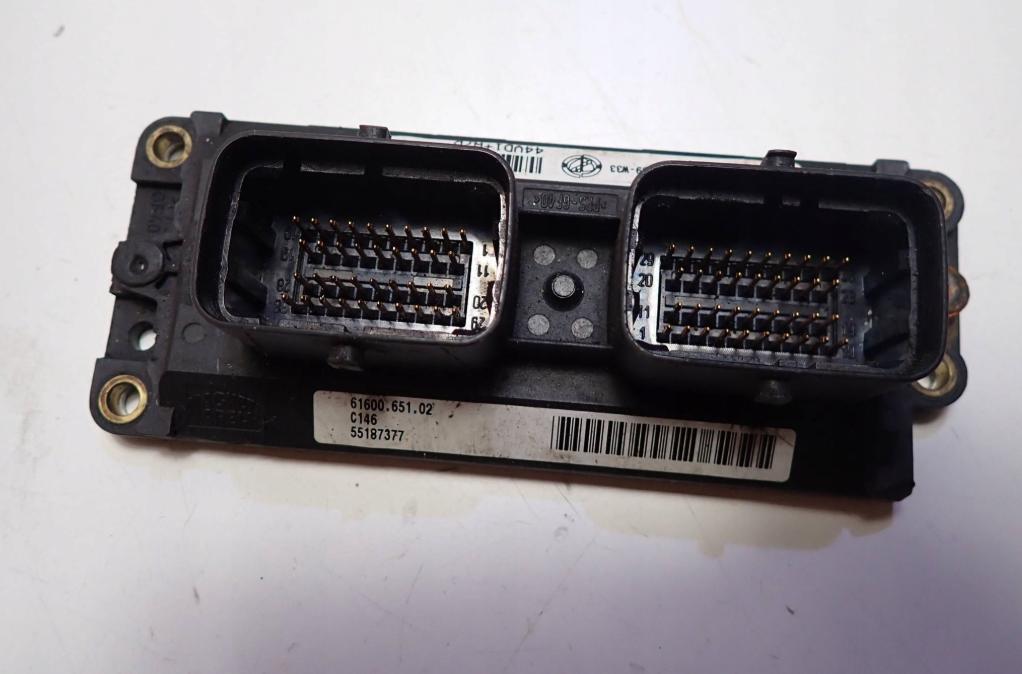 Fiat Punto II 1999-2010 hatchback 1.2 petrol MT 44 kW 2003  Riadiaca jednotka motora 55187377