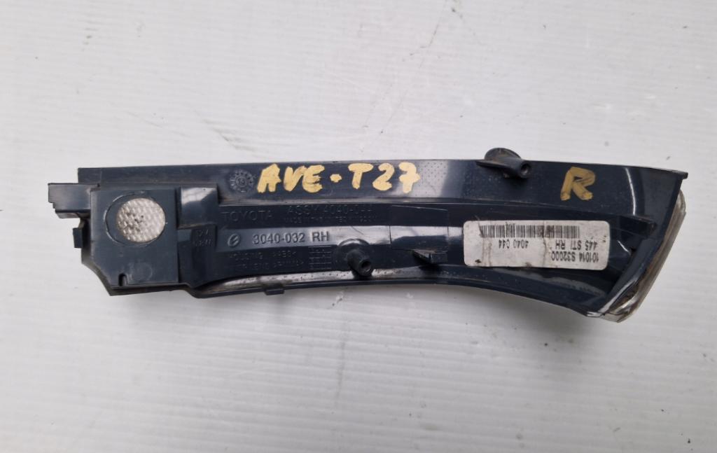 Toyota Avensis III T27 2009-2018  Smerové svetlo (smerovka) 3040-032 4040-044