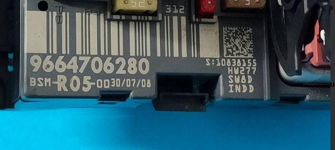 Peugeot 308 I 2007-2013 hatchback 1.6 HDI diesel MT 80 kW 2010  Poistková skrinka 9664706280