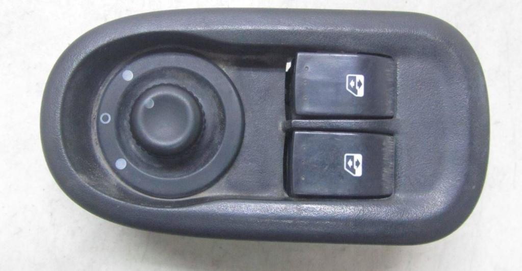 Renault Master III 2010-2019 hatchback 2.3 DCI diesel MT 74 kW 2014  Prepínač ovládania okna predný ľavý 8200002442B