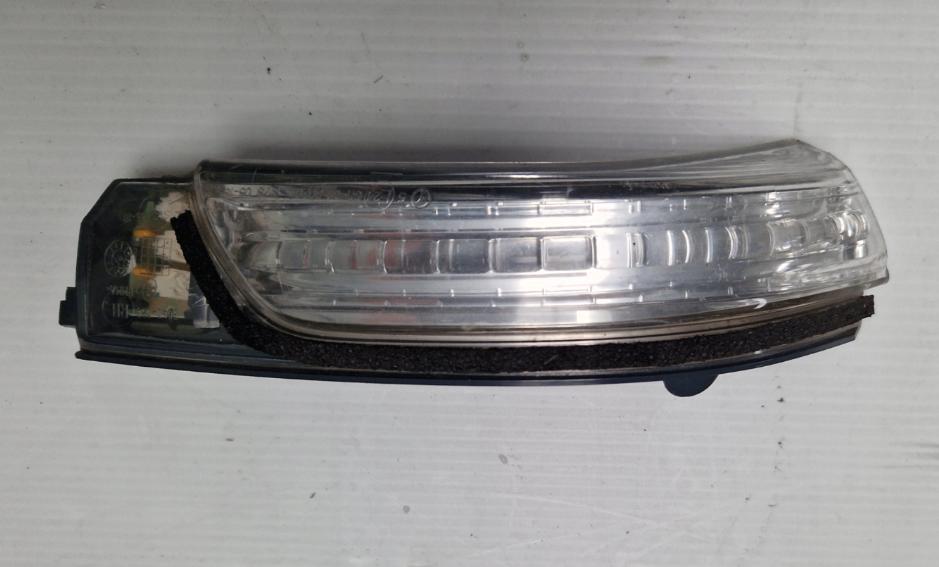 Toyota Avensis III T27 2009-2018  Smerové svetlo (smerovka) 3040-032 4040-044