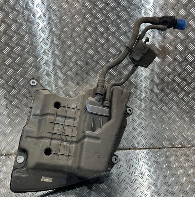 Audi A4 B9 2015-  2.0 TDI 140kW 2018  Nádrž AdBlue 8W0131969J