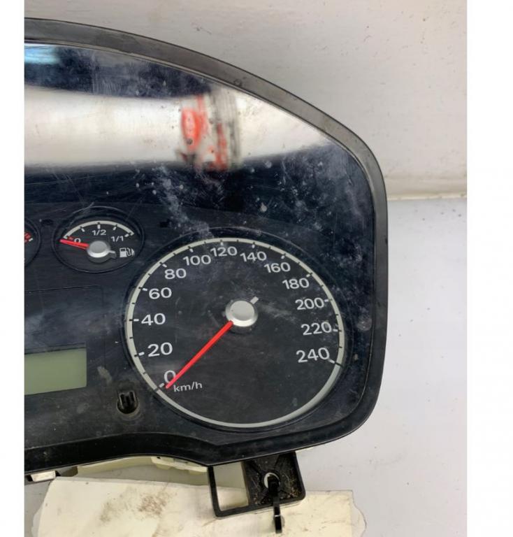 Ford Focus Mk2 2004-2011 hatchback 1,6  Prístrojová doska 4U7T-10849-CN