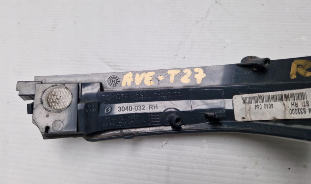 Toyota Avensis III T27 2009-2018  Smerové svetlo (smerovka) 3040-032 4040-044
