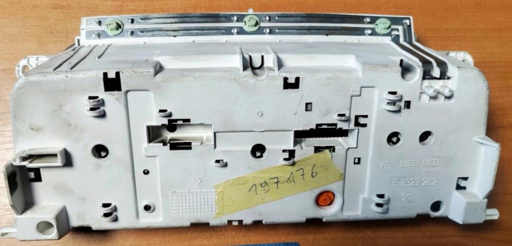 Volkswagen Transporter T4 1990-2003 2.5 TDI diesel MT 75 kW 1999  Prístrojová doska 7D0919862G