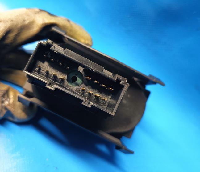 Ford Kuga Mk1 2008-2013 hatchback 2.0 TDCI diesel G6DG D4204 MT 100 kW 2008  Prepínač svetiel 7M5T13A024CA