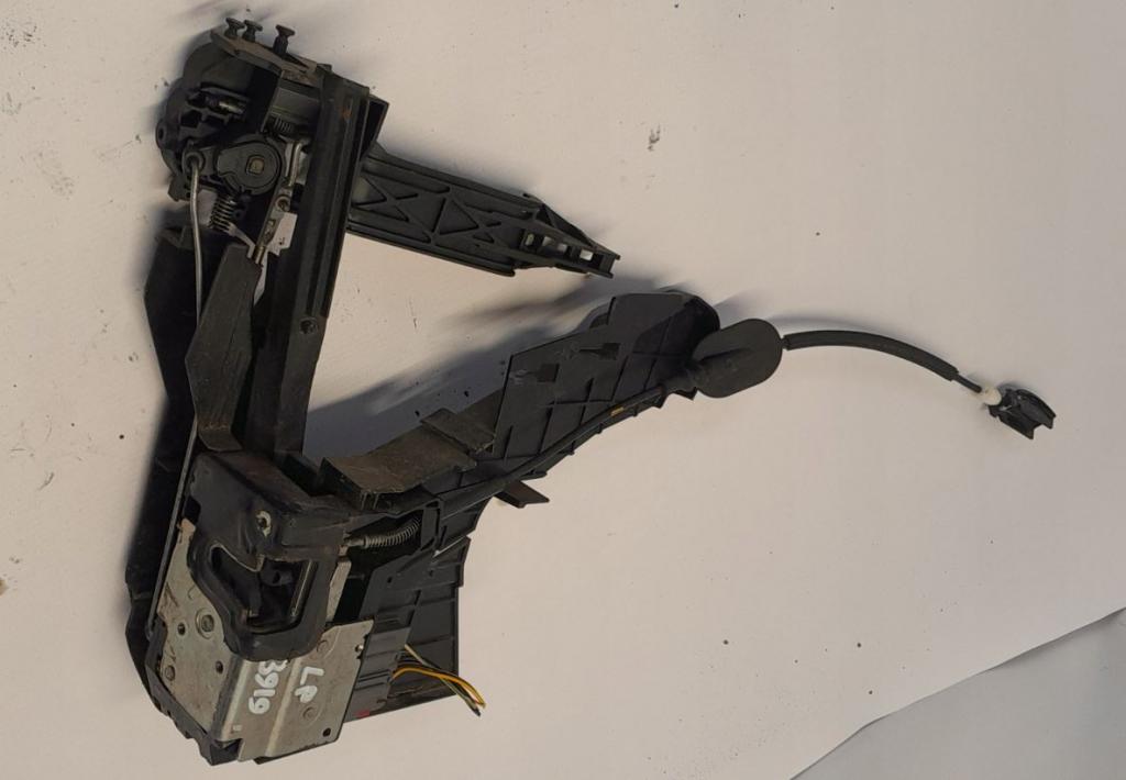 Ford Fusion hatchback 1.4 16v petrol MT 59 kW 2004  Zámok dverí predný ľavý 2N11N219A65ABH