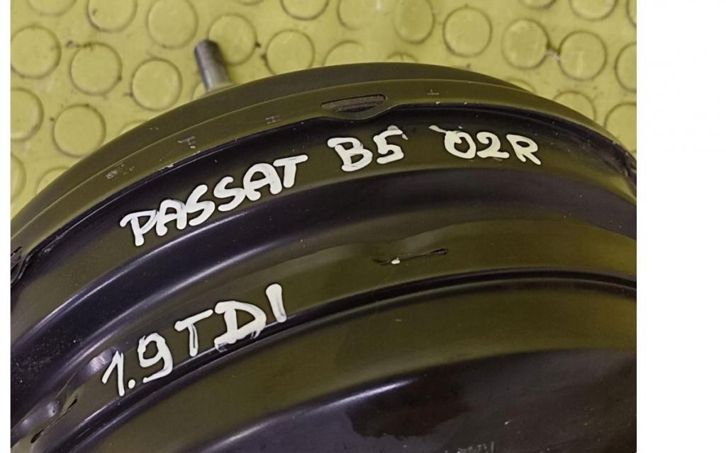 Volkswagen Passat B5 1995-2005 sedan 1.9 TDI diesel 96 kW 2002  Posilňovač bŕzd 3B0614105A