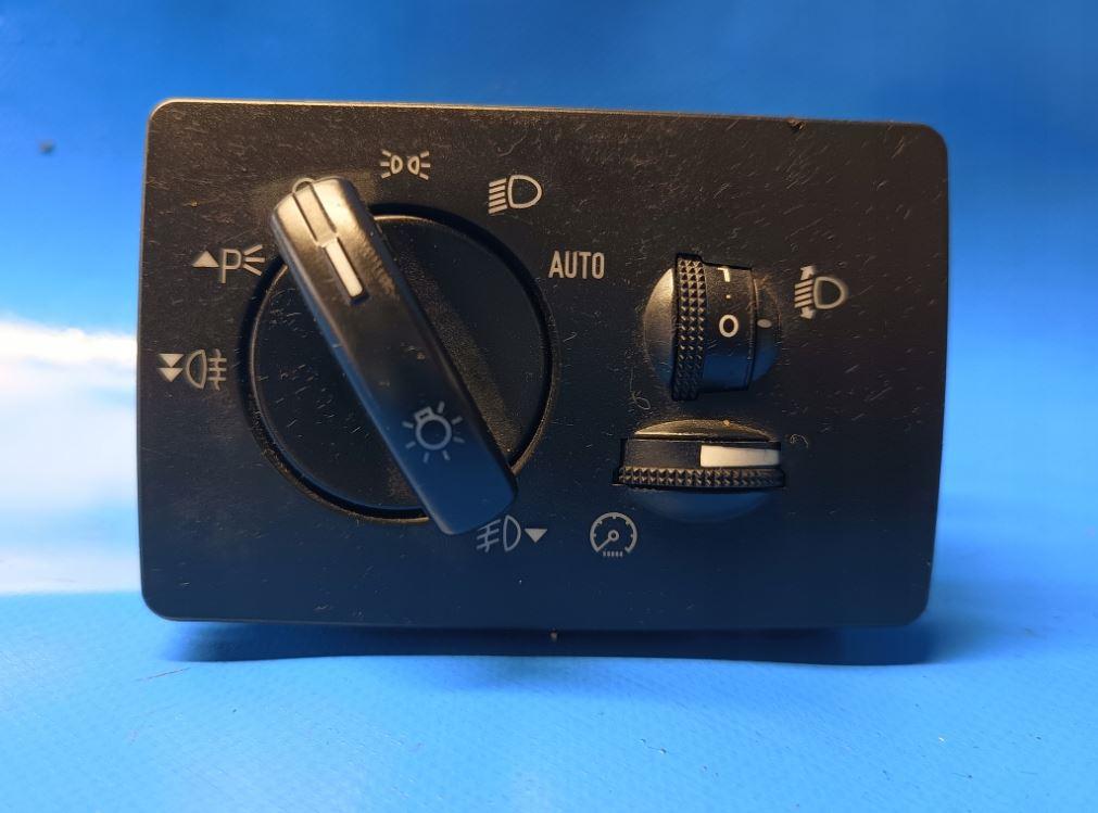 Ford Kuga Mk1 2008-2013 hatchback 2.0 TDCI diesel G6DG D4204 MT 100 kW 2008  Prepínač svetiel 7M5T13A024CA