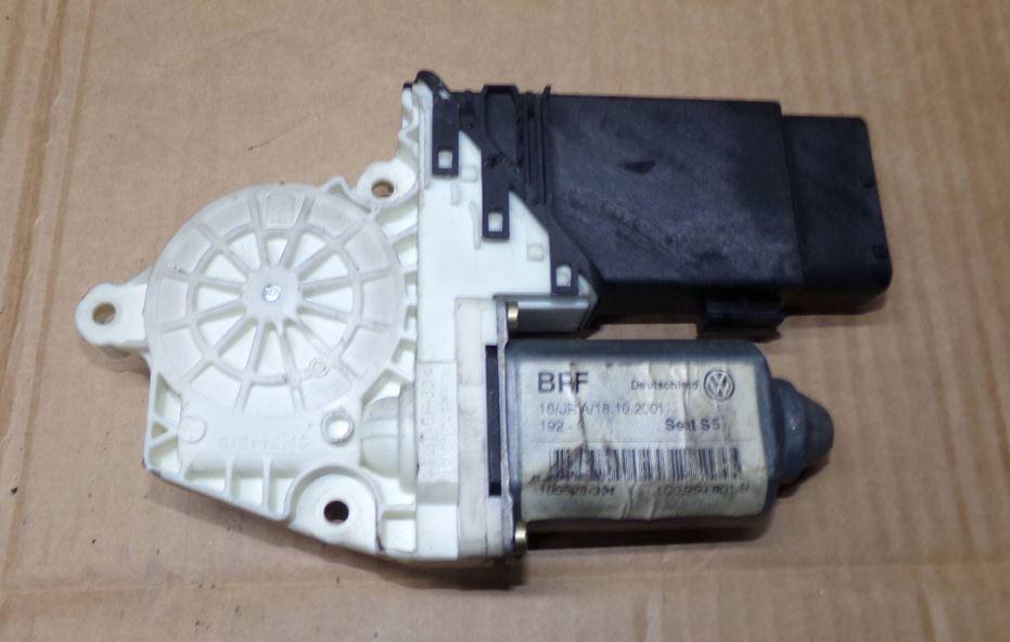 Seat Leon I 1999-2005 hatchback 1.8 20v petrol MT 92 kW 2004  Motorček okien predný ľavý 1C0959801B