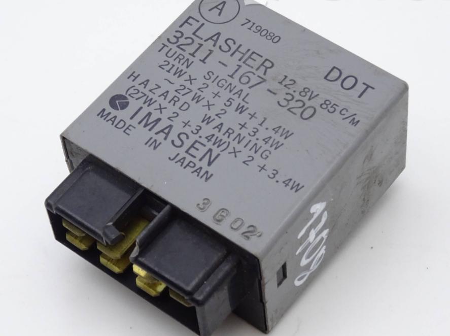 Mazda 323f hatchback 1.8 16v petrol MT 84 kW 1995  Relé 3211-167-320 71908