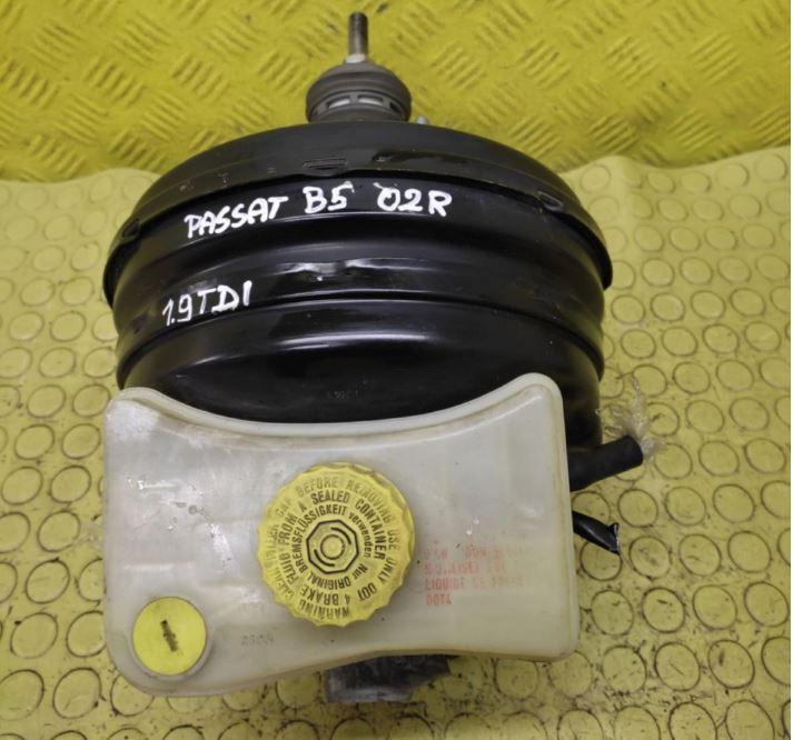 Volkswagen Passat B5 1995-2005 sedan 1.9 TDI diesel 96 kW 2002  Posilňovač bŕzd 3B0614105A