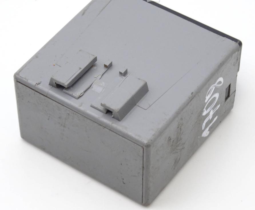 Mazda 323f hatchback 1.8 16v petrol MT 84 kW 1995  Relé 3211-167-320 71908