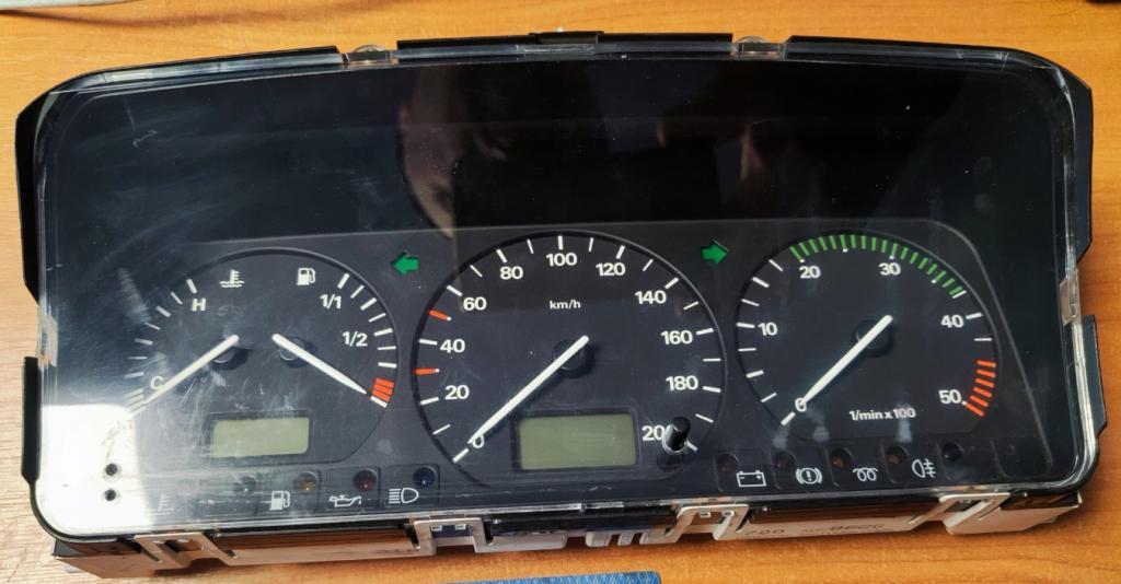 Volkswagen Transporter T4 1990-2003 2.5 TDI diesel MT 75 kW 1999  Prístrojová doska 7D0919862G