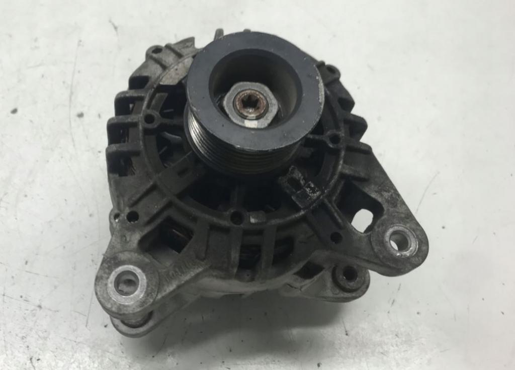 Renault Clio III 2005-2012 hatchback 1.2 16v petrol MT 55 kW 2006  Alternátor 8200654541B