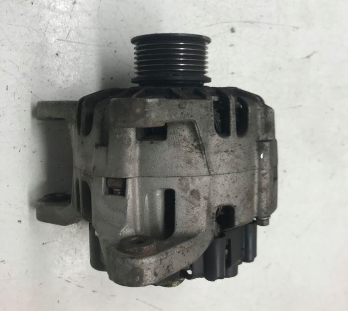 Renault Clio III 2005-2012 hatchback 1.2 16v petrol MT 55 kW 2006  Alternátor 8200654541B