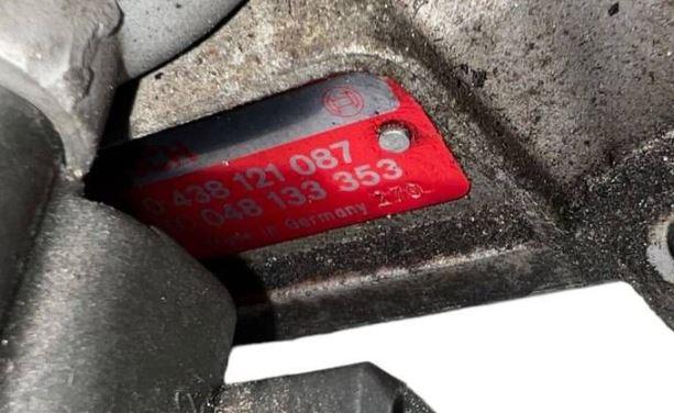 Audi 100 C4 1991-1994 sedan 2.0 petrol MT 74 kW 1991  Rozdeľovač 0438101035 0438121087 048133353